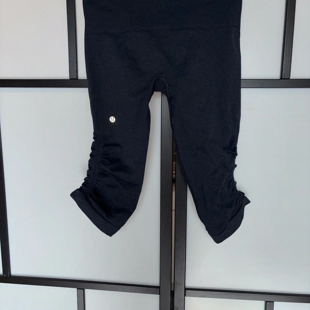 Lululemon In The Flow Crop II Pattern Blue Womens 8 Leggings Activewear yoga gym